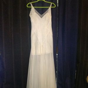 White lace BCBG MAXARIA dress